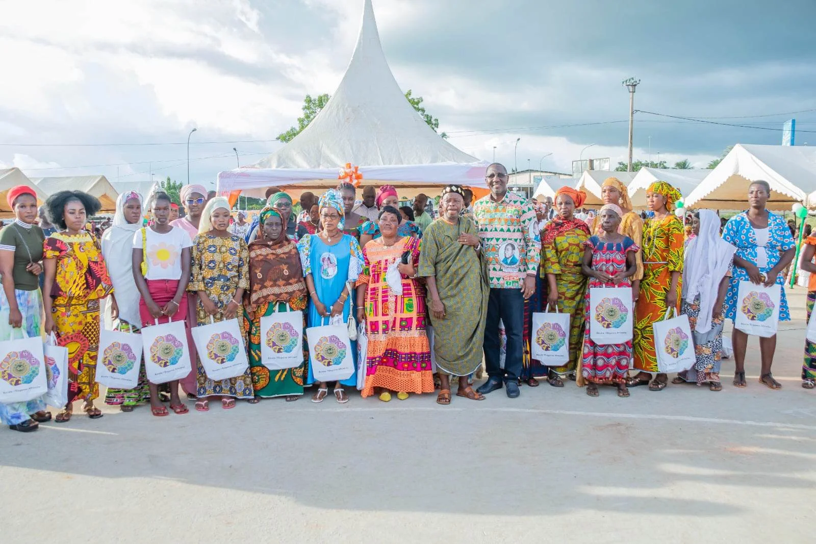 Yamoussoukro Fête des mères : le Ministre Souleymane Diarrassouba gâte 1000 mamans