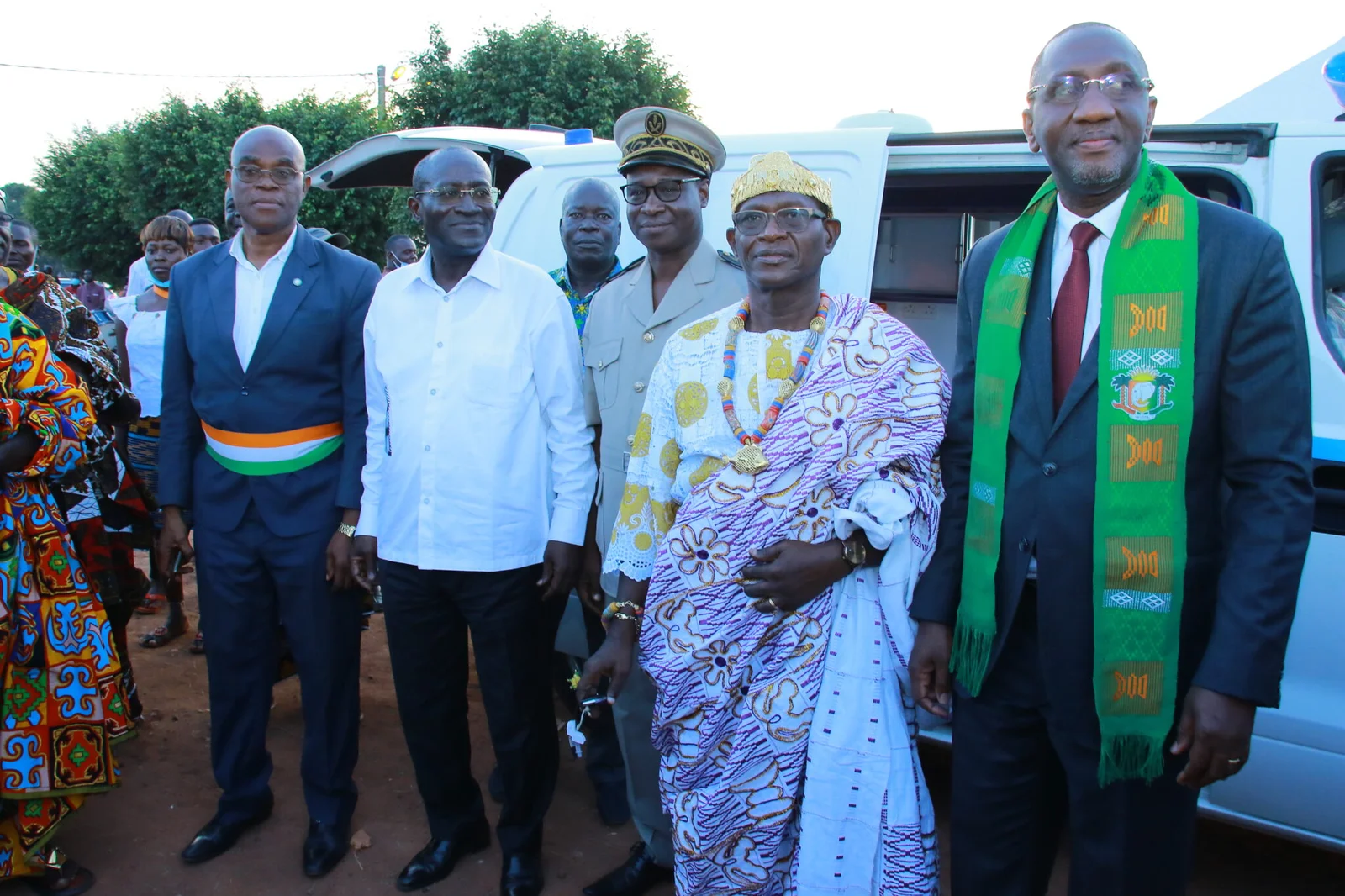 Yamoussoukro : le Ministre Souleymane Diarrassouba remet les clefs d’une ambulance médicalisée au Centre de santé de N’Zuessy