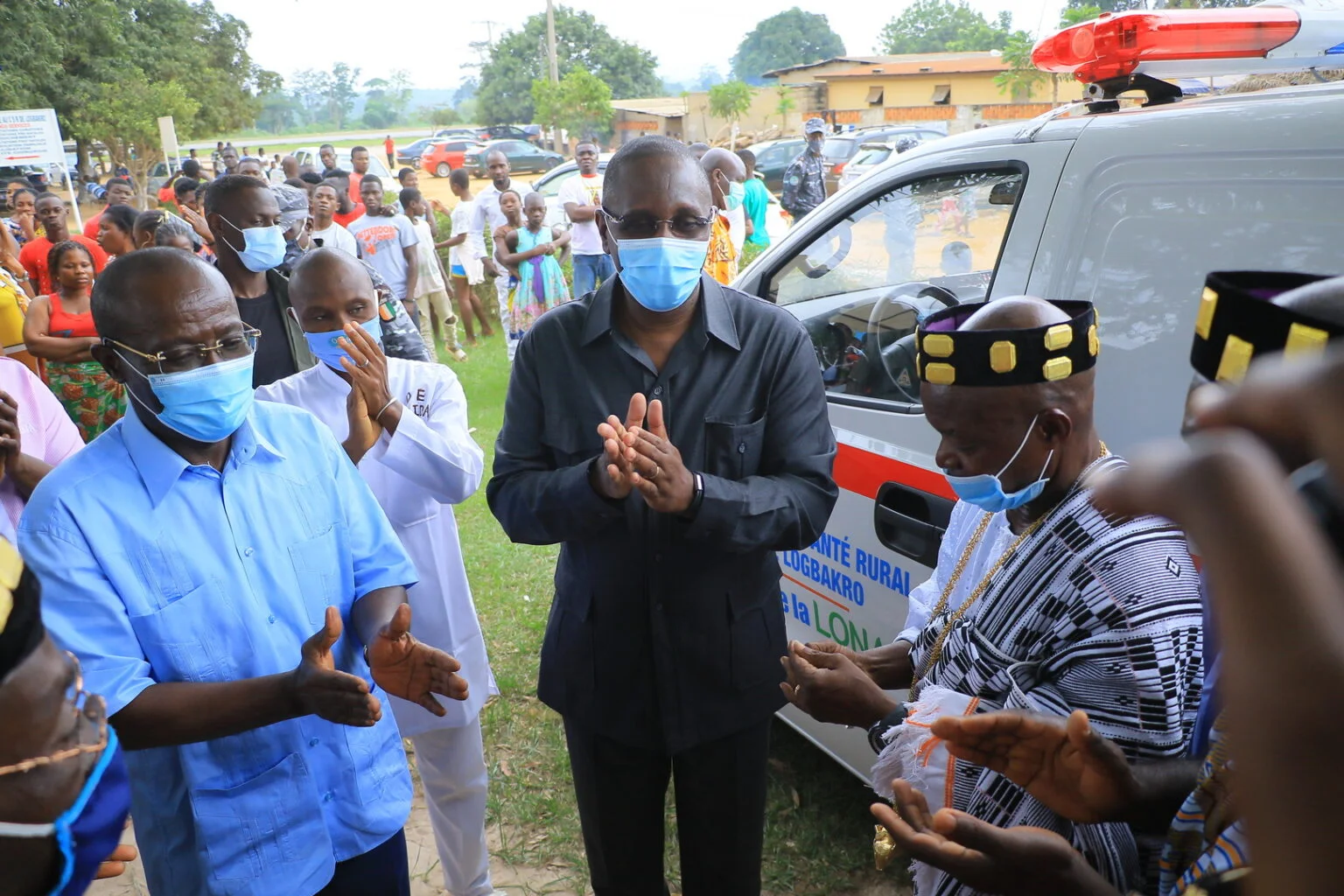 Logbakro : cérémonie de remise d`une ambulance médicalisée de la LONACI au centre de santé rural