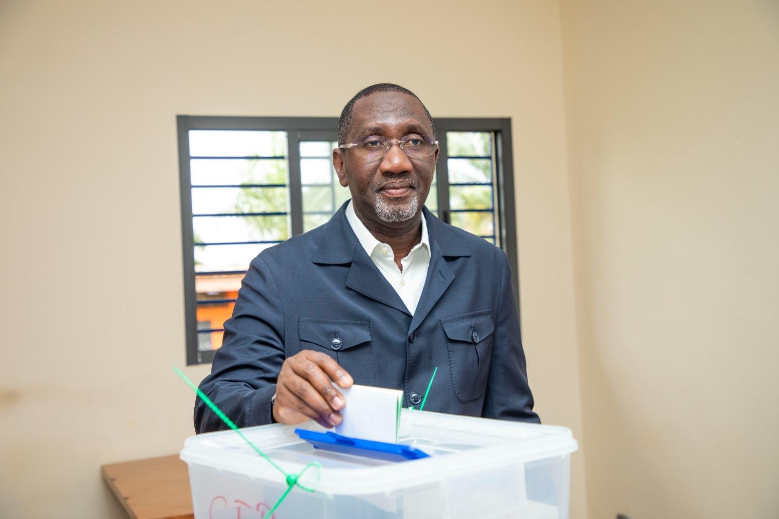 Législatives 2025 : Dr Souleymane Diarrassouba accomplit son devoir citoyen à Yamoussoukro