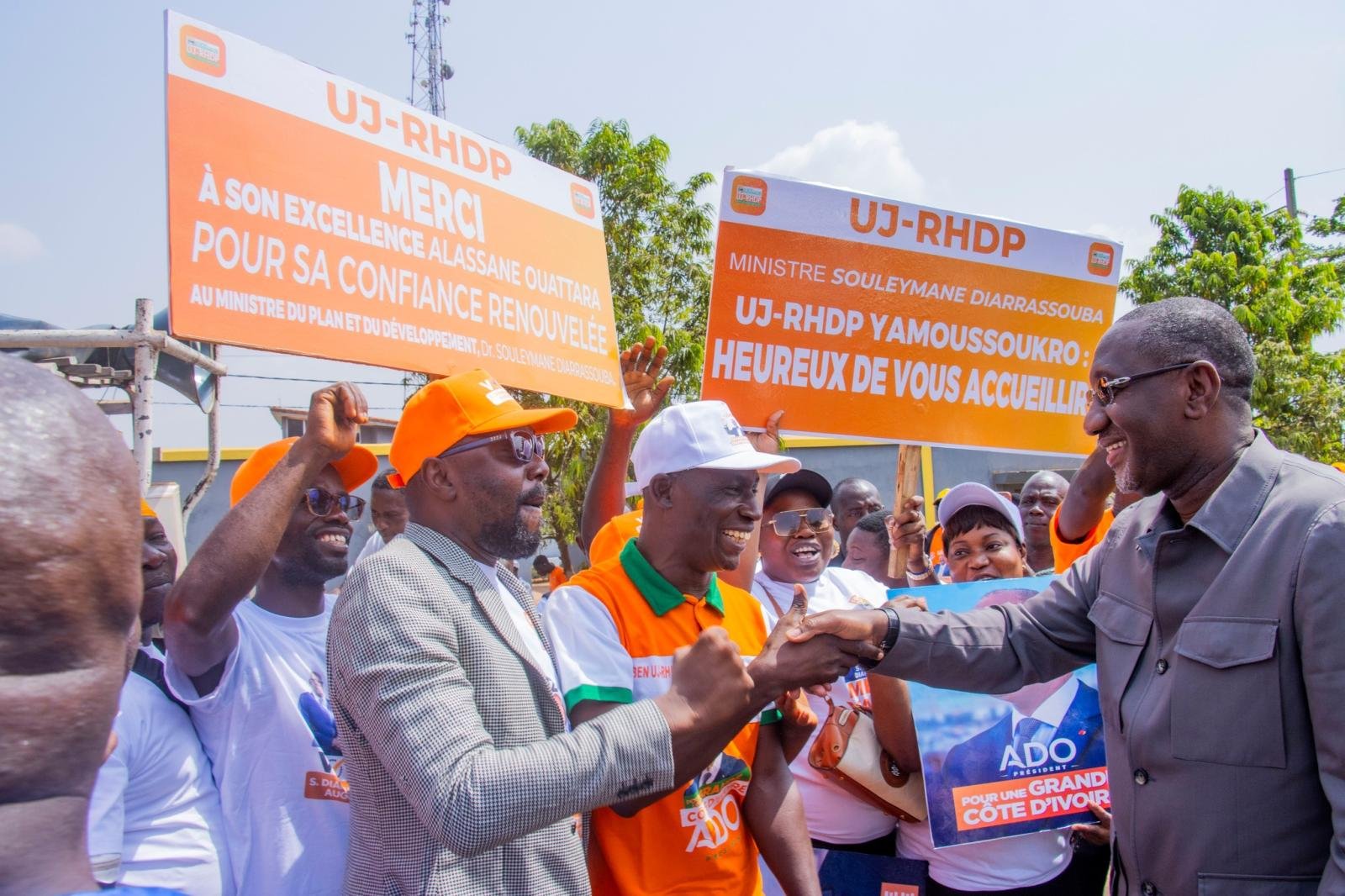 Accueil chaleureuse du Ministres Dr Souleymane Diarrassouba à son arrivé à Yamoussoukro, en présence des leaders communautaires, des guides religieux, des cadres et des populations dans leur diversité