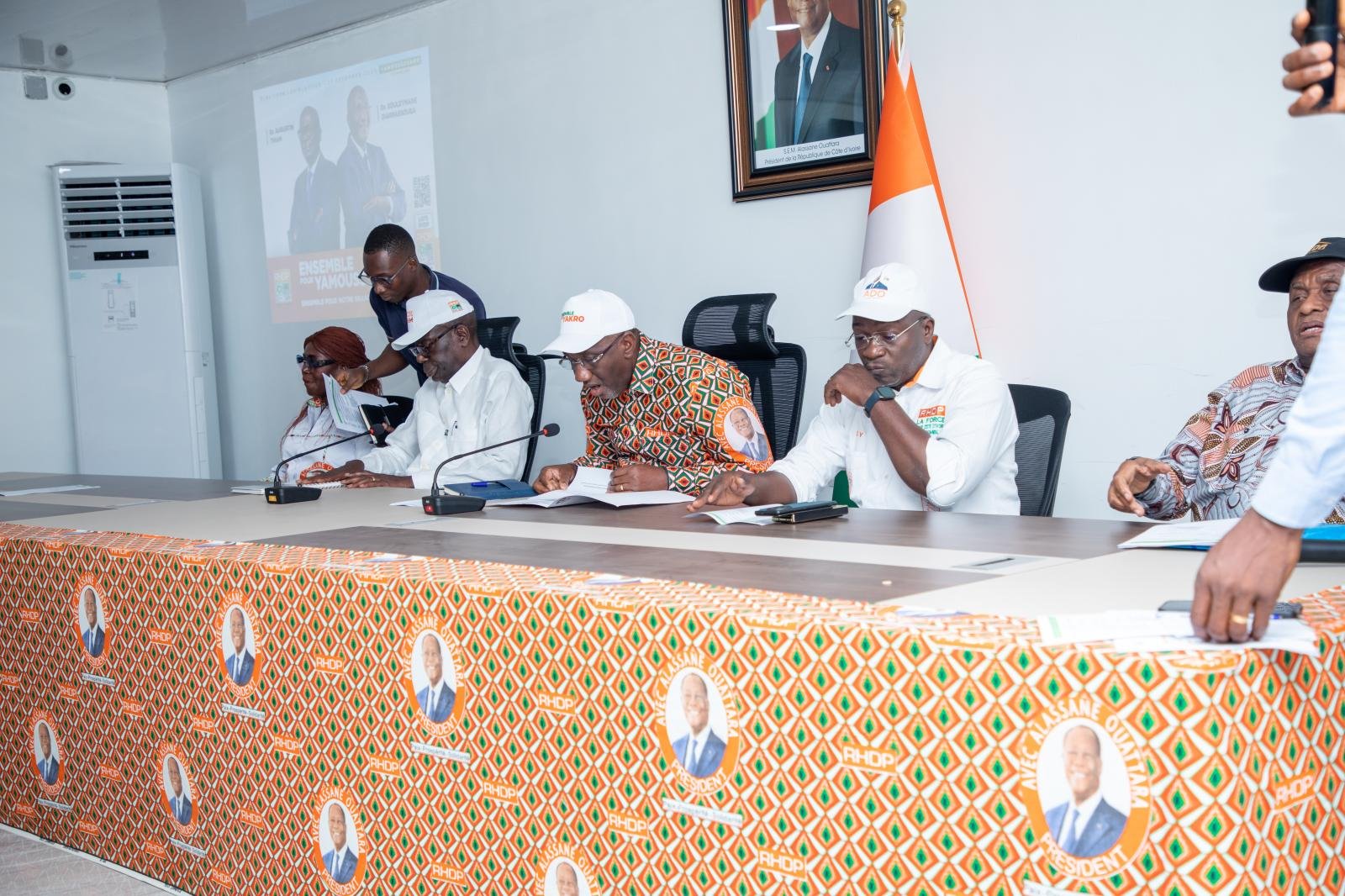 Yamoussoukro/Elections législatives : des feuilles de route remises aux membres de la Direction de campagne du RHDP
