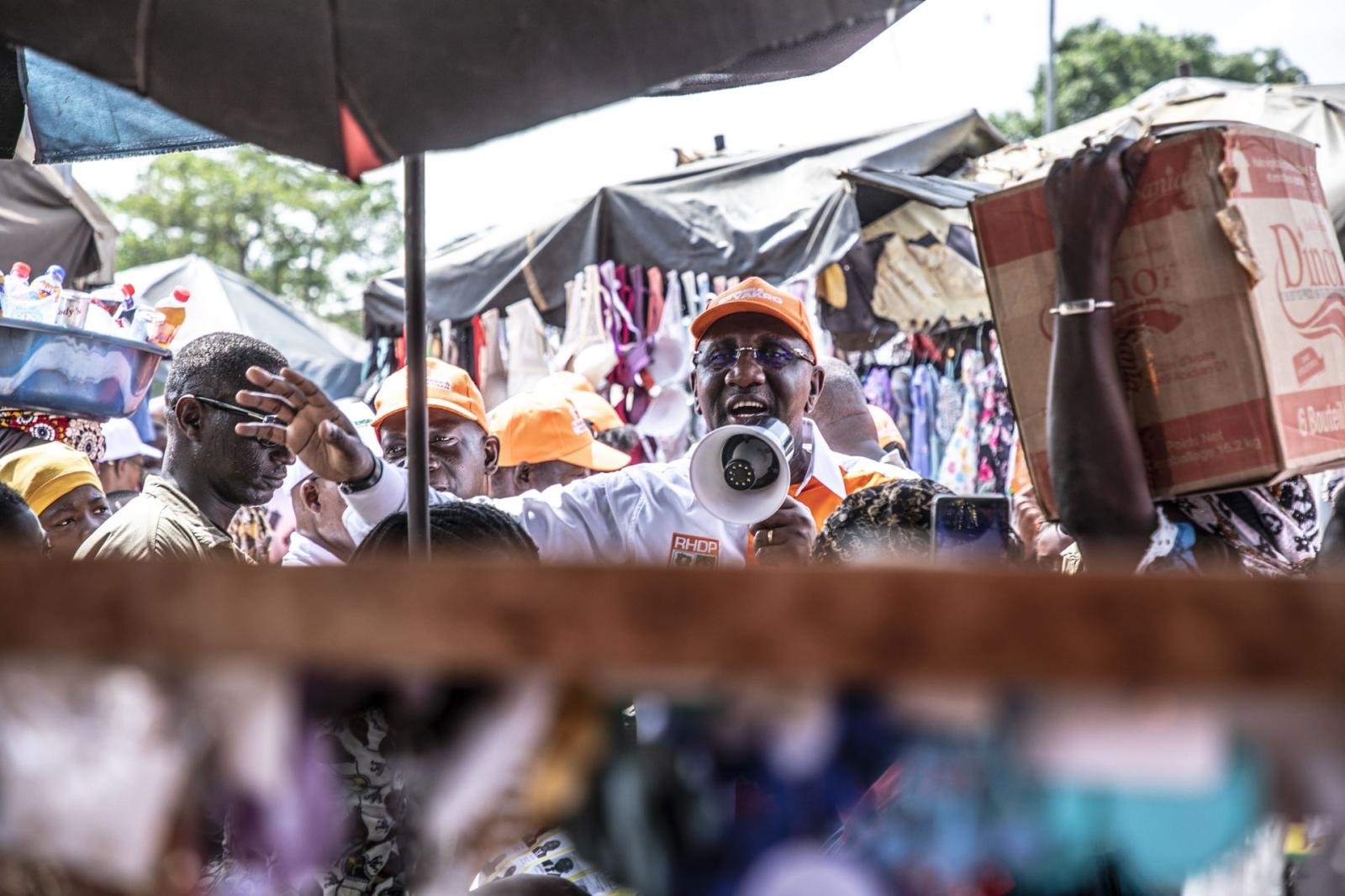 Dr Souleymane DIARRASSOUBA à l'assaut des commerçantes et commerçants des marchés de Yamoussoukro.