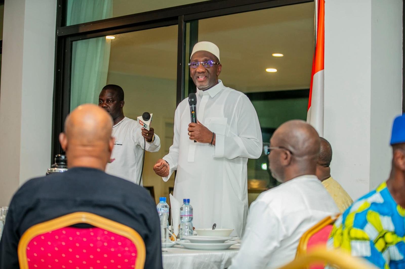 Yamoussoukro/Ramadan et carême : le Ministre Souleymane Diarrassouba rassemble musulmans et chrétiens autour d’une rupture collective